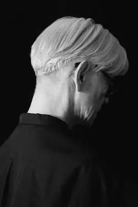 坂本龙一的生命绝唱《Last Days》：当音乐巨匠的离去，化为一场震撼灵魂的告别。